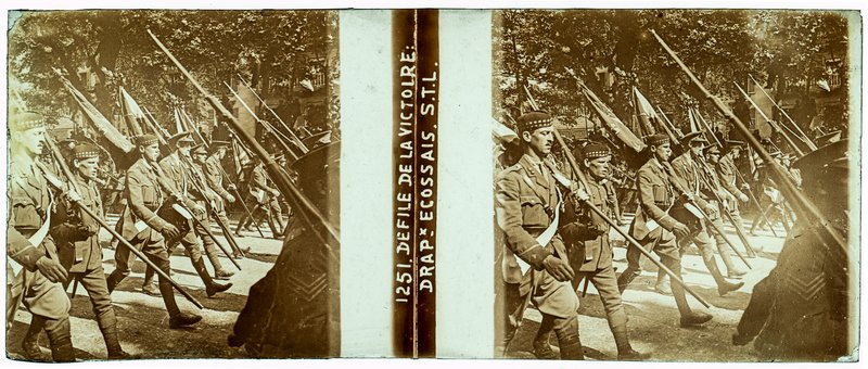 1251 Défilé de la Victoire : Drapeaux Ecossais STL — France-Paris — 1919