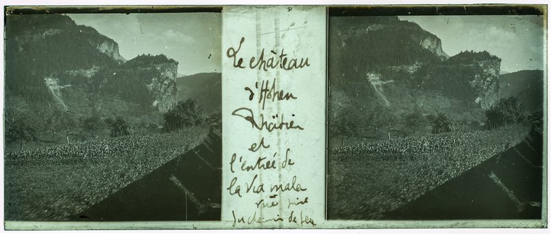 Le chateau d'Hohen Rhätien et l'entrée de la Via mala vue prise du chemin de fer — Suisse-Thusis-Hohenrätien -