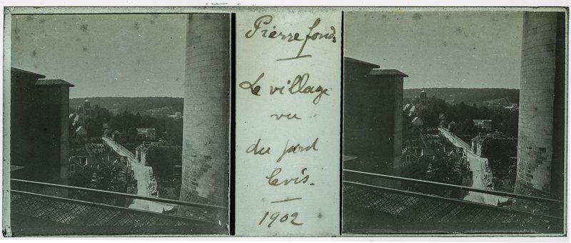 Pierrefonds - Le village vu du pont levis - 1902 — France-Pierrefonds Chateau de Pierrefonds — 1902