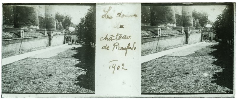 Les douves du Chateau de Pierrefonds - 1902 — France-Pierrefonds Chateau de Pierrefonds — 1902
