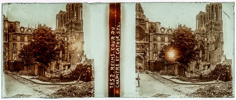 1852 - Reims - Cour du chapitre et Cathédrale STL — France-Reims - — 1852