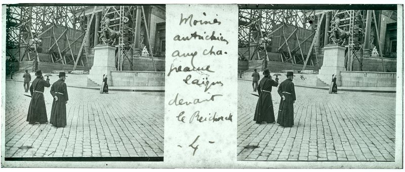 Moines autrichiens aux chapeaux laïques devant le Reichstrat - 4 — Autriche-Vienne Parlement — 1902