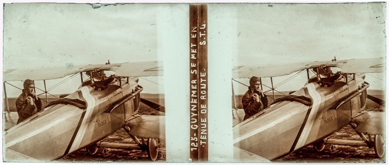 125 - Guynemer se met en tenue de route S.T.L — 1916 - — 1916