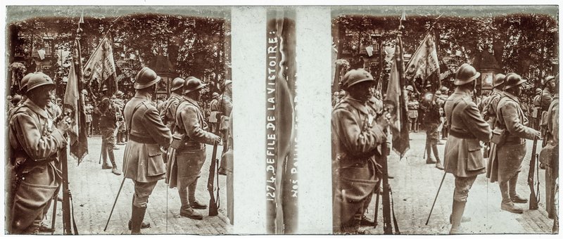 1274 Défilé de la victoire : Nos poilus ... S.T.L — France-Paris Champs-Elysées — 1919
