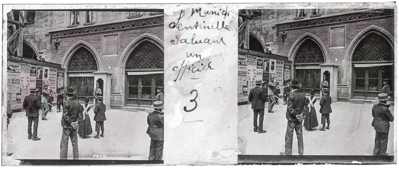 Munich Sentinelle saluant un officier - 3 — Allemagne-Munich Marienplatz — 1902