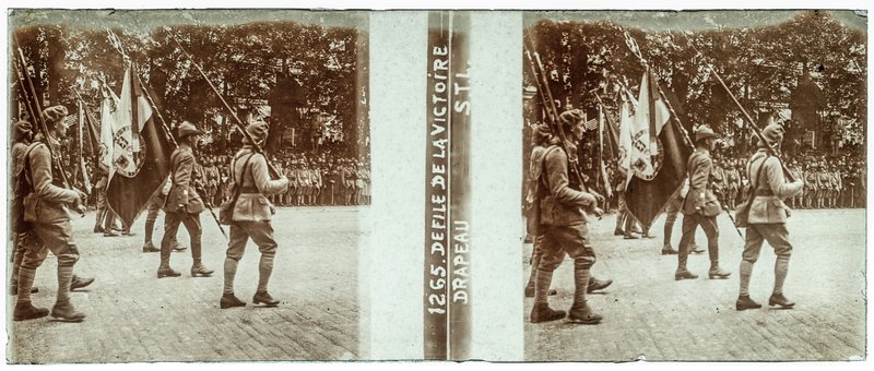 1265 Défilé de la victoire : drapeau S.T.L — France-Paris Champs-Elysées — 1919