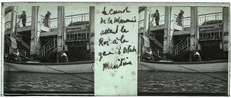 Le canot de la Marine attend le Roi à la gare maritime d'Ostende — Belgique-Ostende -